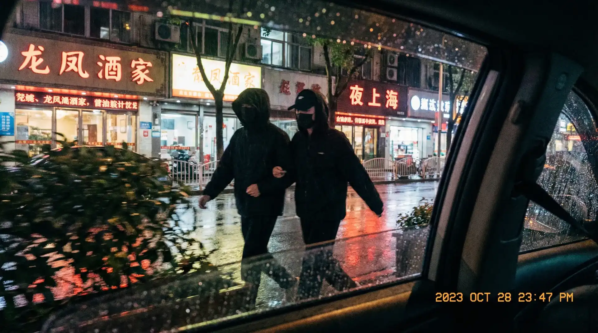 xrk1_3_0.apk向日葵 - 顶流明星深夜密会现场抓拍照片